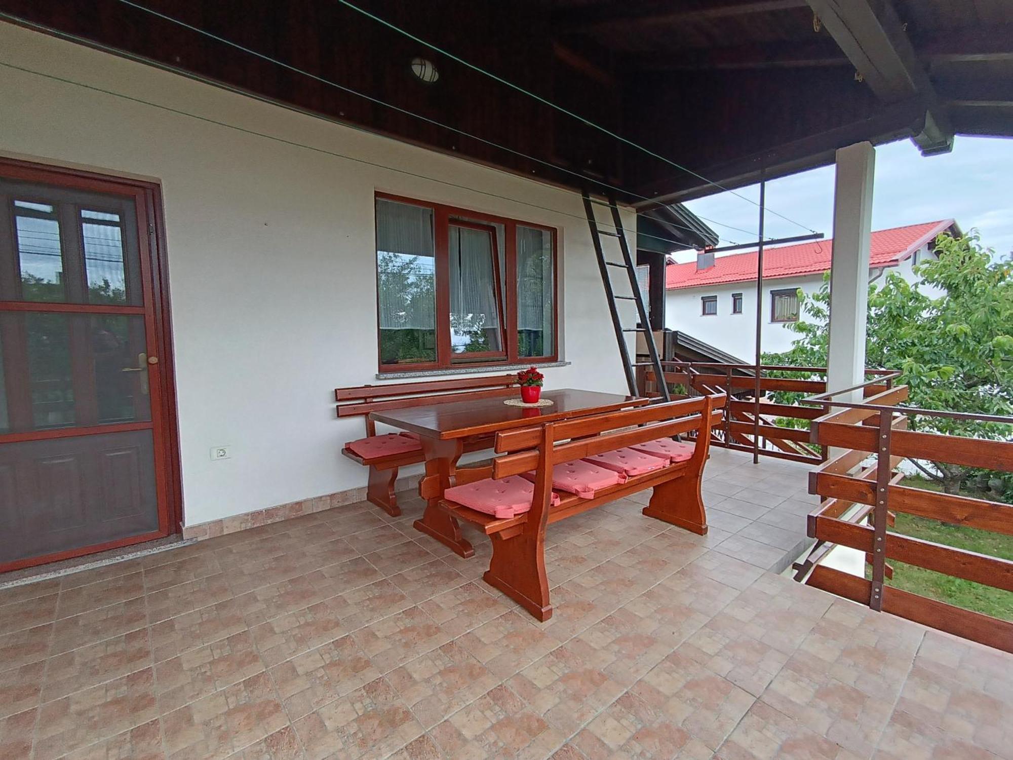 Apartma Mihatovi Pivka Exterior photo
